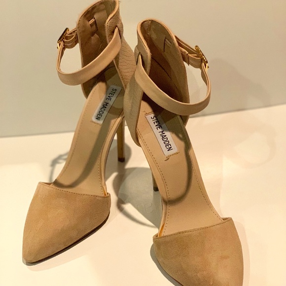 Steve Madden Shoes - Steve Madden Suede Pump